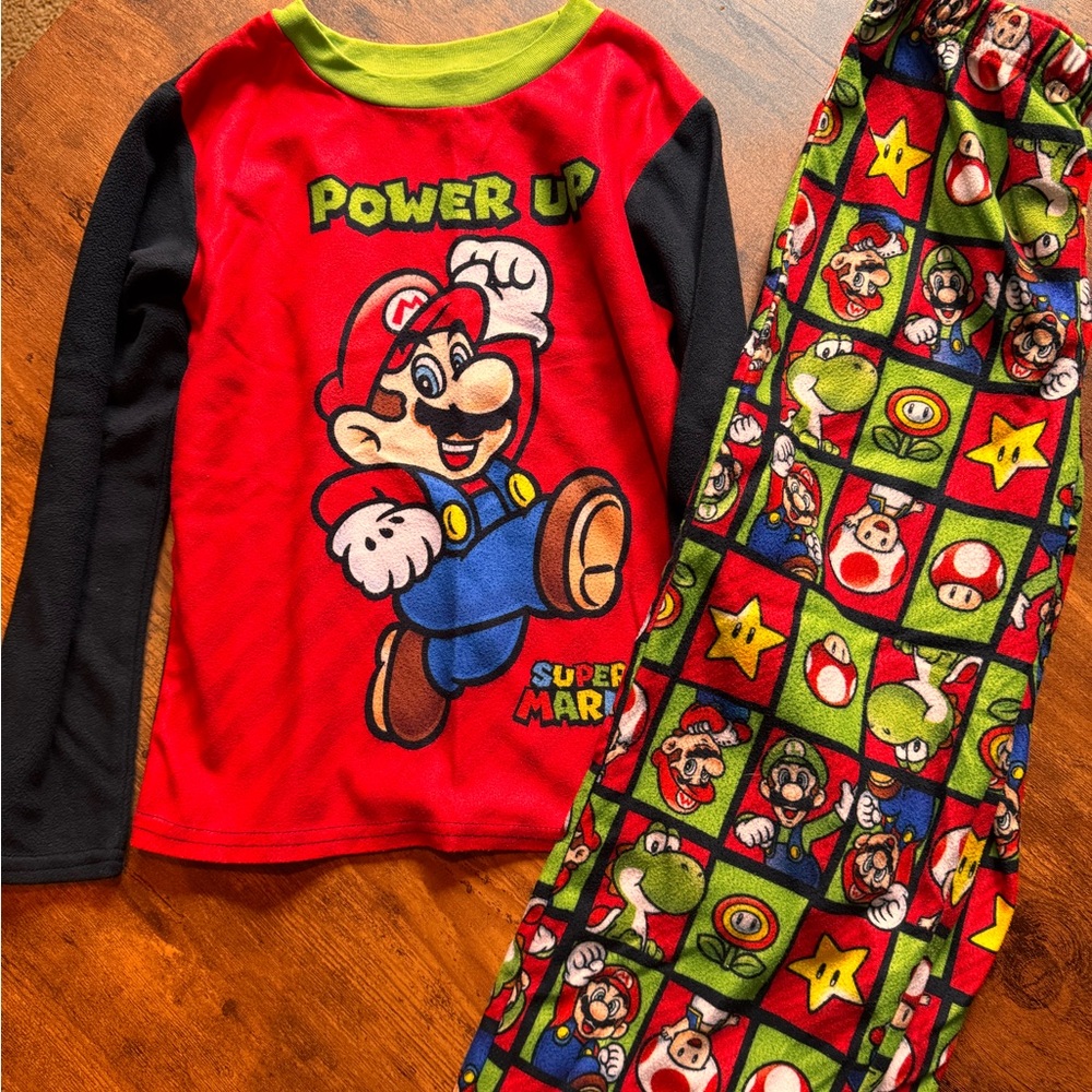 Boys Nintendo Super Mario Green Pajama Set
